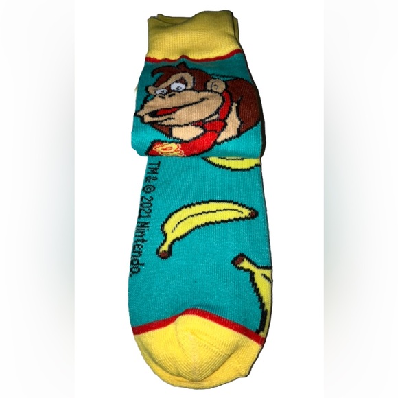 Donkey Kong Crew Socks 1 Pair Men 8-12 Green Yellow w Bananas & DK Face Nintendo - Picture 8 of 12